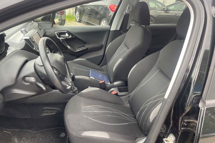 Sort Peugeot 208 fra 2014