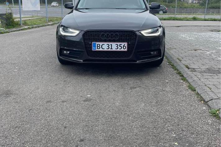 Grå Audi A4 fra 2012