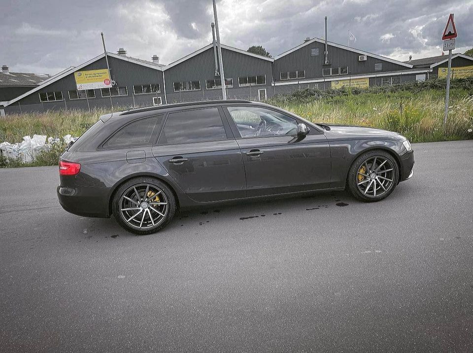 Grå Audi A4 fra 2012