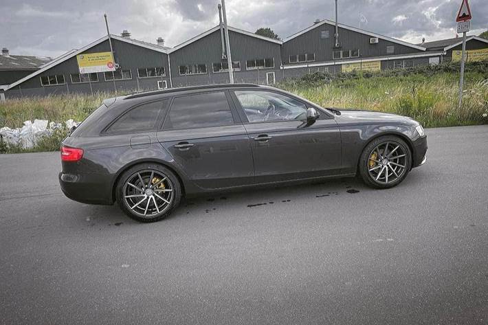 Grå Audi A4 fra 2012