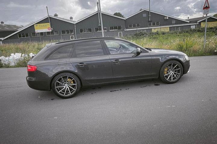 Grå Audi A4 fra 2012