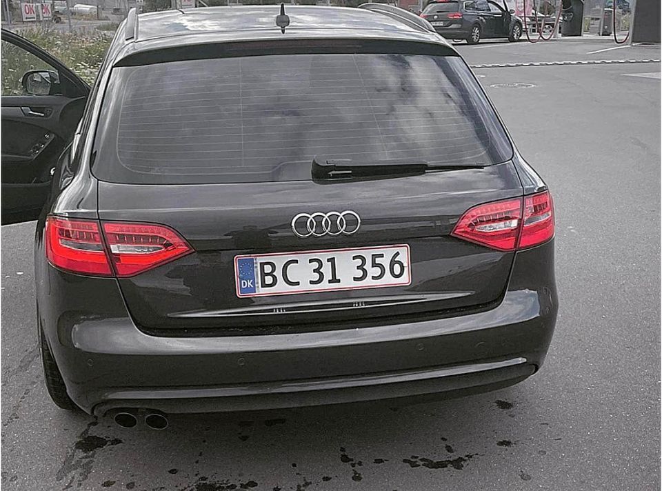 Grå Audi A4 fra 2012