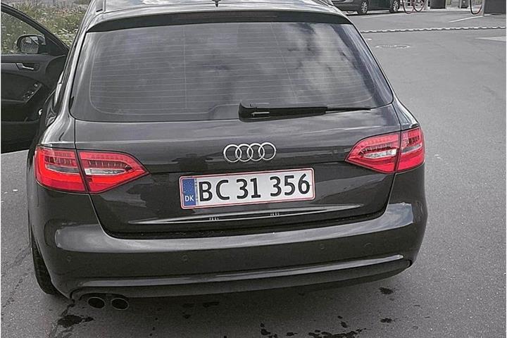 Grå Audi A4 fra 2012