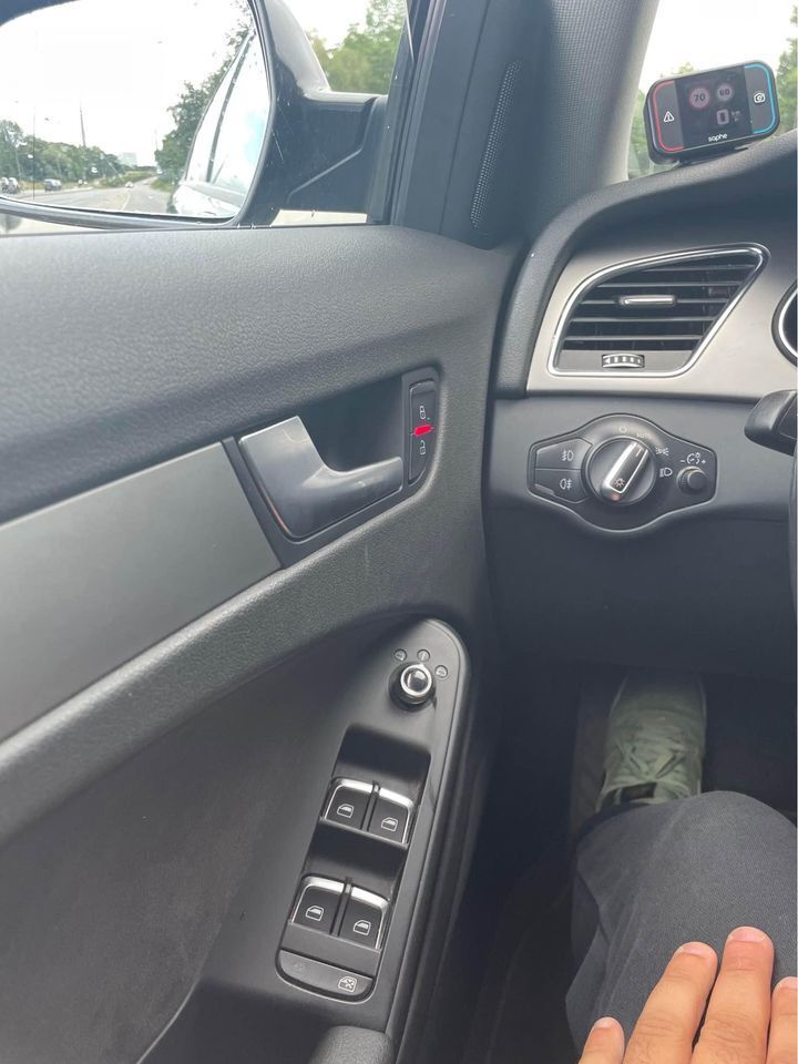 Grå Audi A4 fra 2012