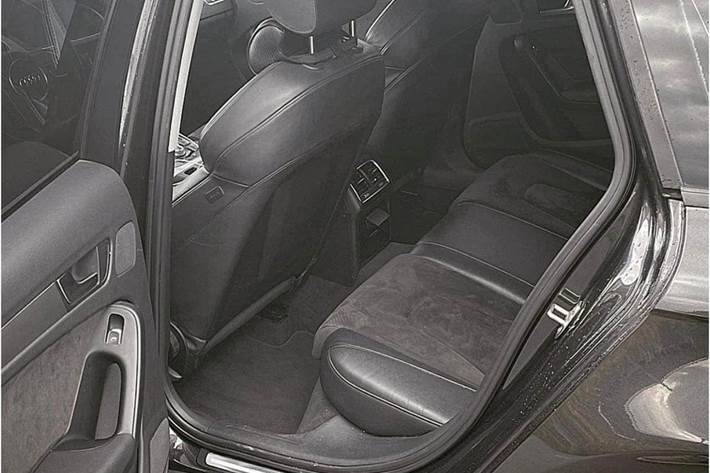 Grå Audi A4 fra 2012