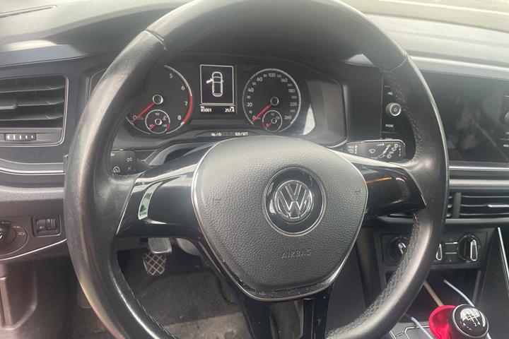 Orange VW Polo fra 2018
