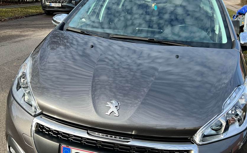 Peugeot 208 1,6 Allure Sky 5d