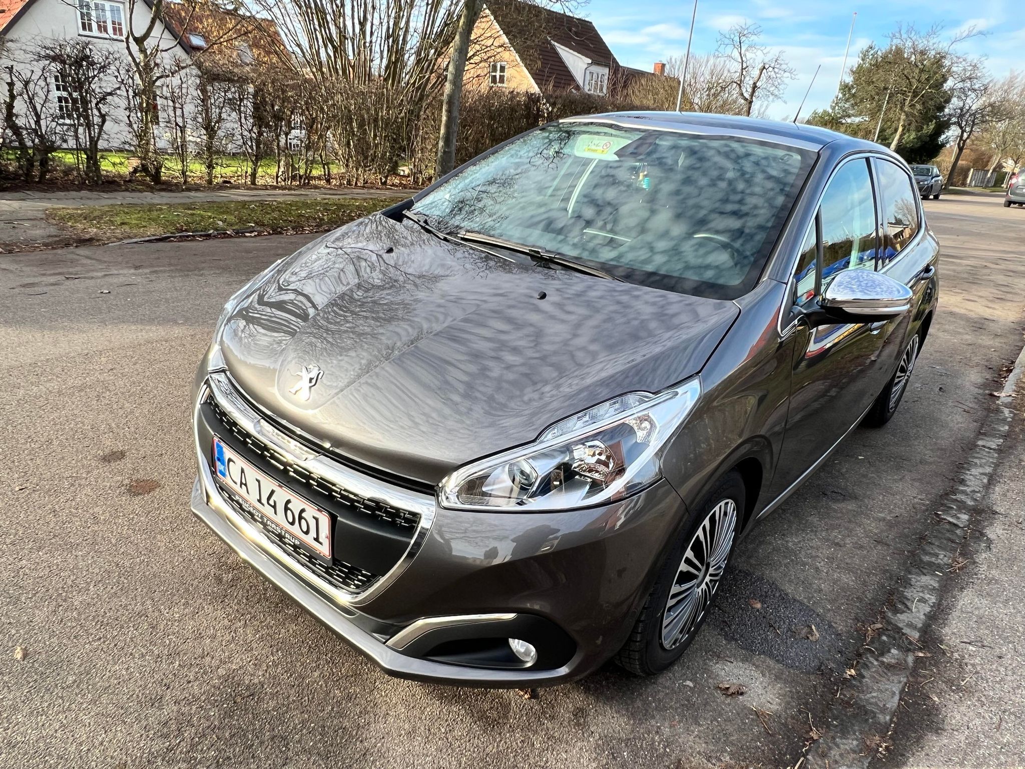 Peugeot 208 1,6 Allure Sky 5d