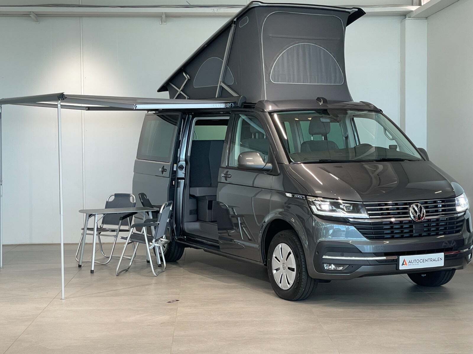 Grå VW California fra 2023