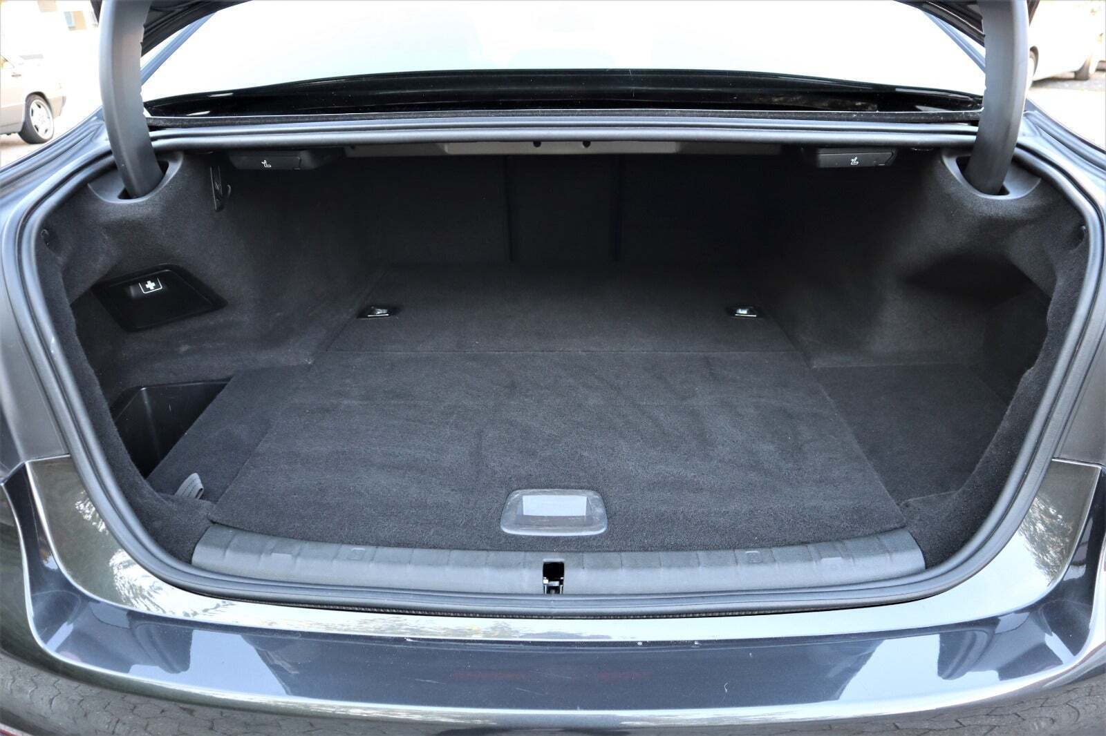 Grå BMW 530e fra 2018