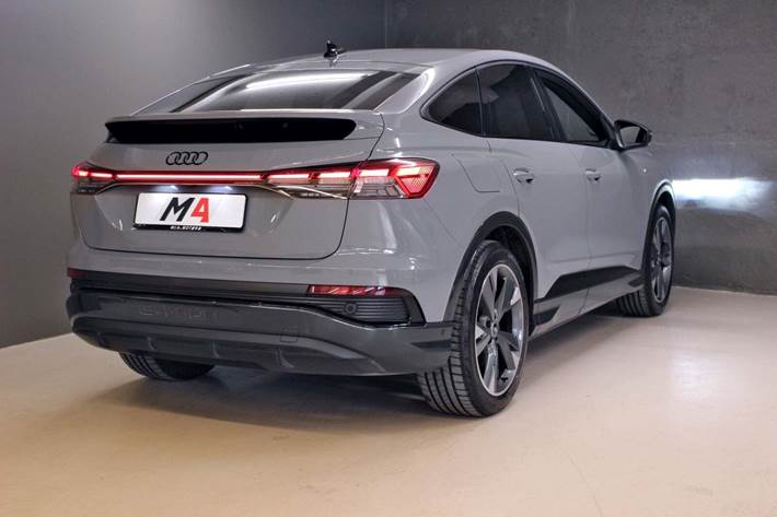 Grå Audi Q4 e-tron fra 2022