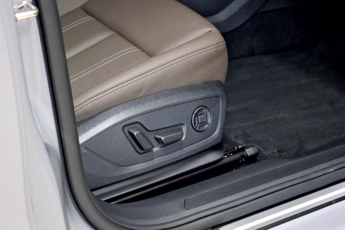 Grå Audi Q4 e-tron fra 2022