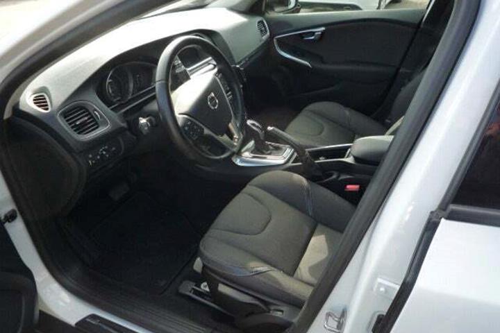 undefined Volvo V40 CC fra 2018 set indefra