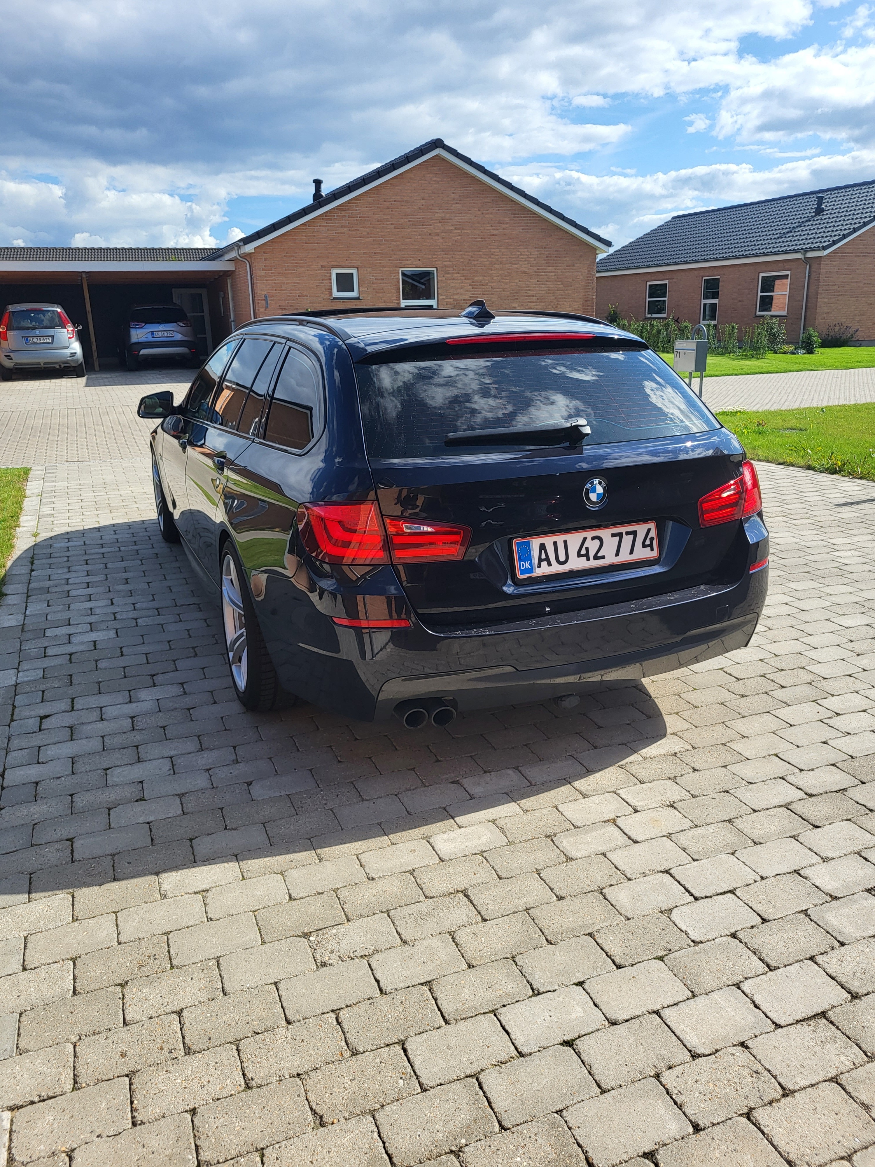Sort BMW 525 fra 2010