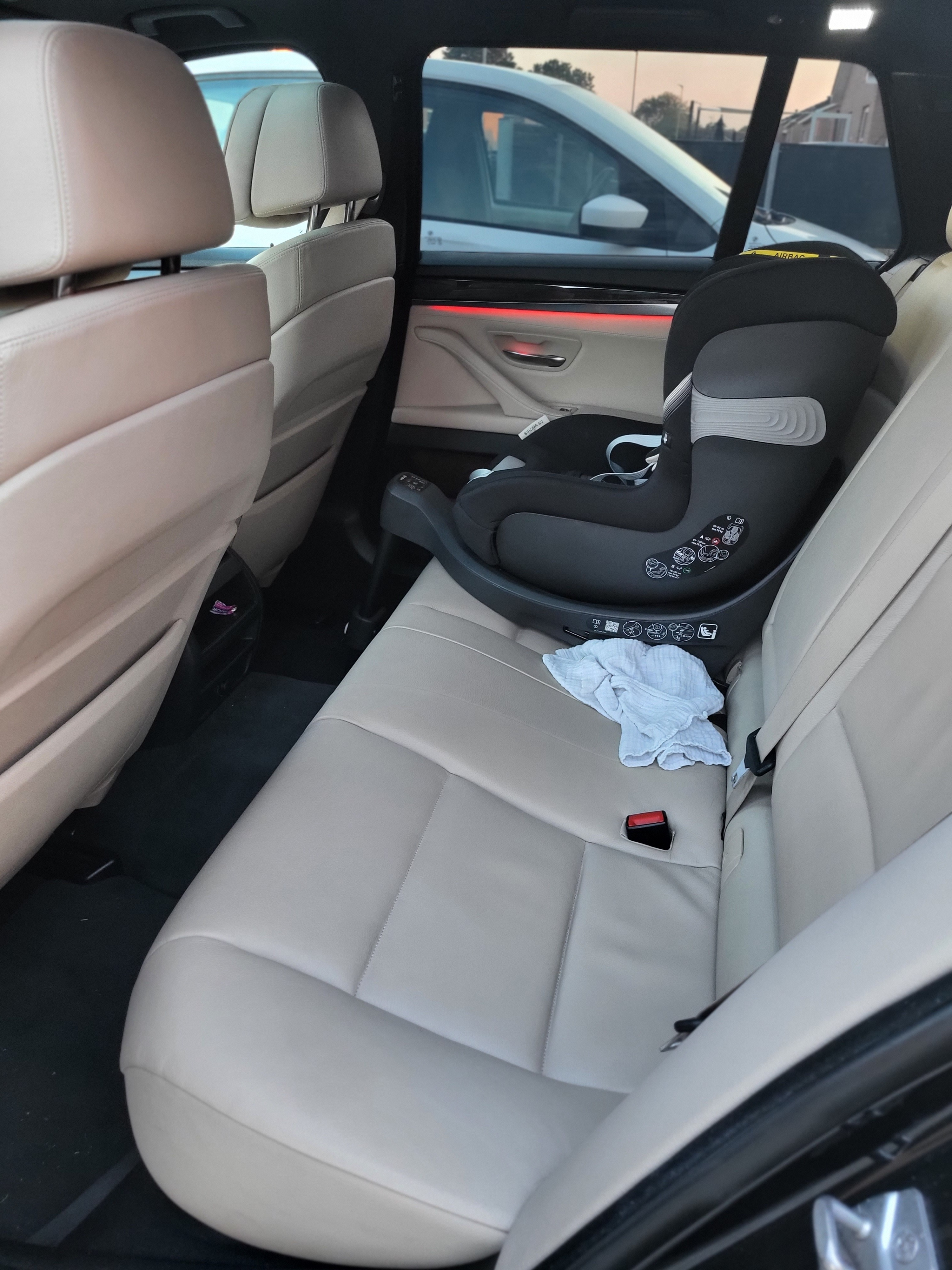 Sort BMW 525 fra 2010