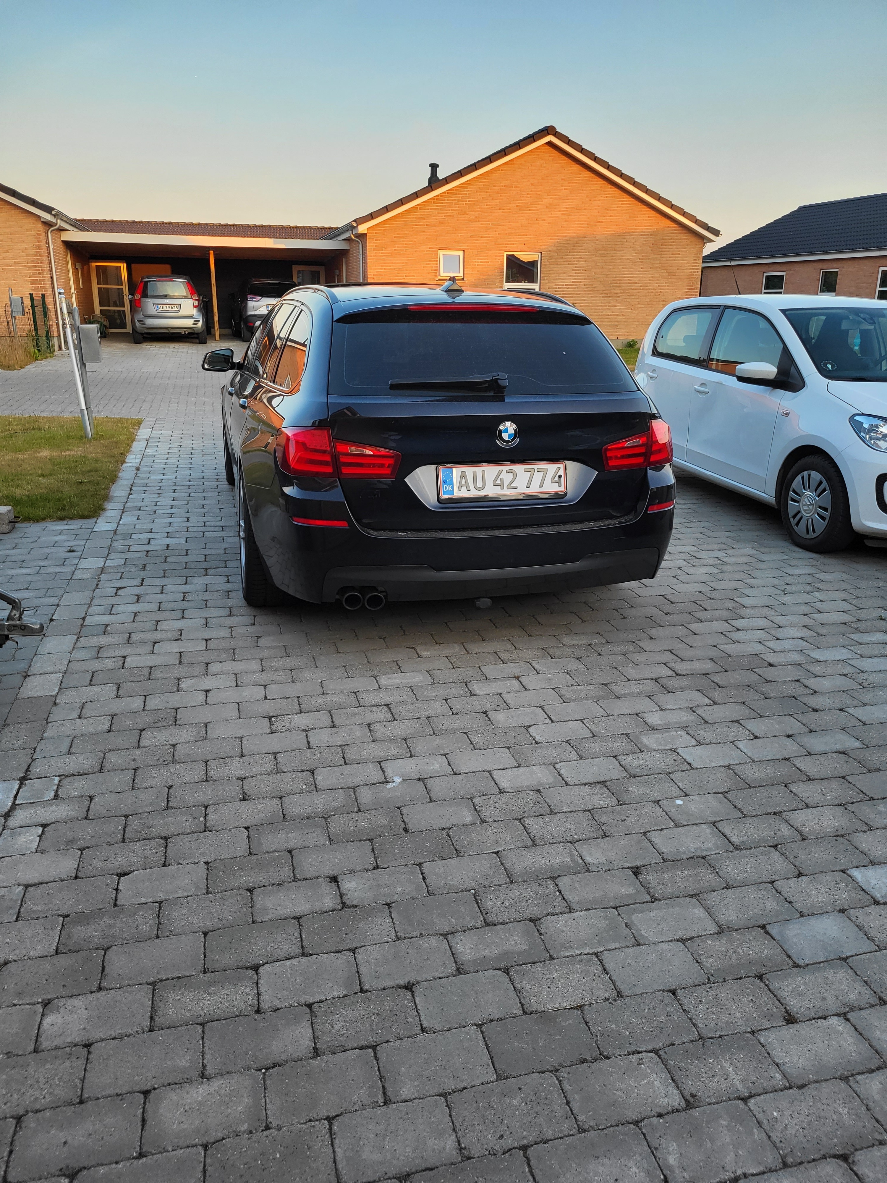 Sort BMW 525 fra 2010