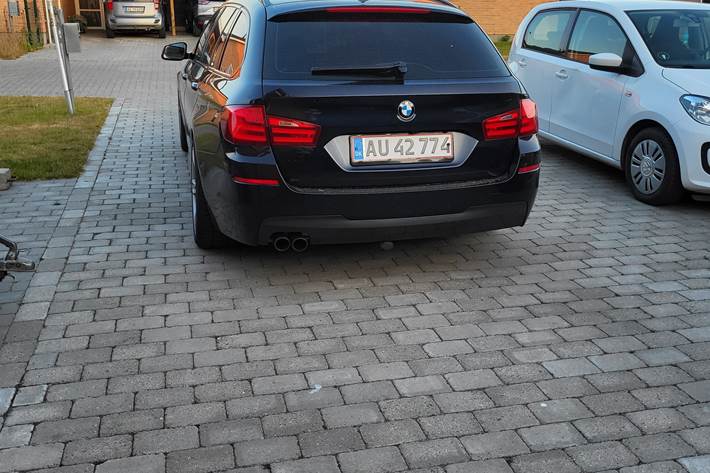 Sort BMW 525 fra 2010