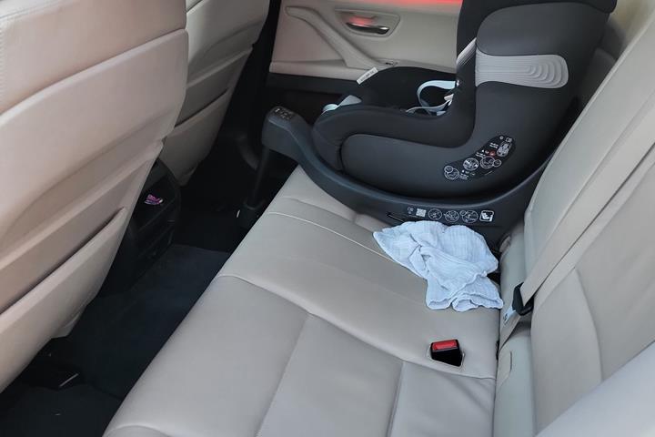 Sort BMW 525 fra 2010