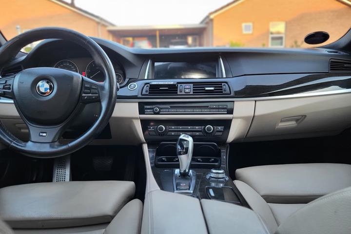 Sort BMW 525 fra 2010