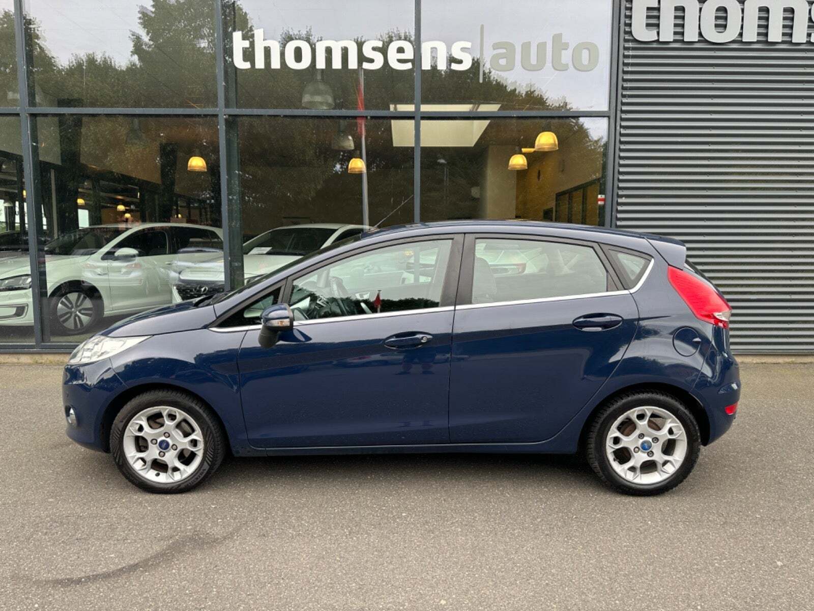 Blå Ford Fiesta fra 2012