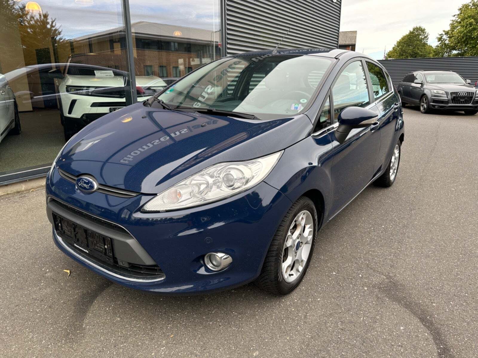 Blå Ford Fiesta fra 2012