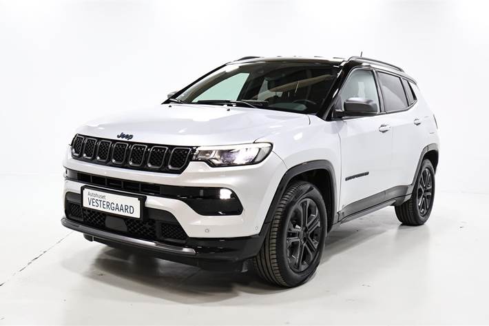 Grå Jeep Compass fra 2021