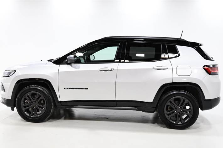 Grå Jeep Compass fra 2021