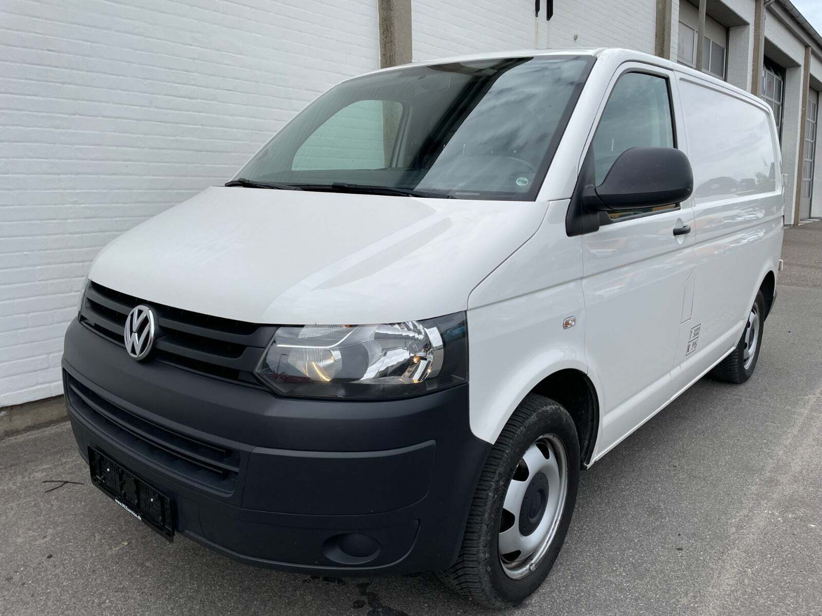Hvid VW Transporter fra 2015
