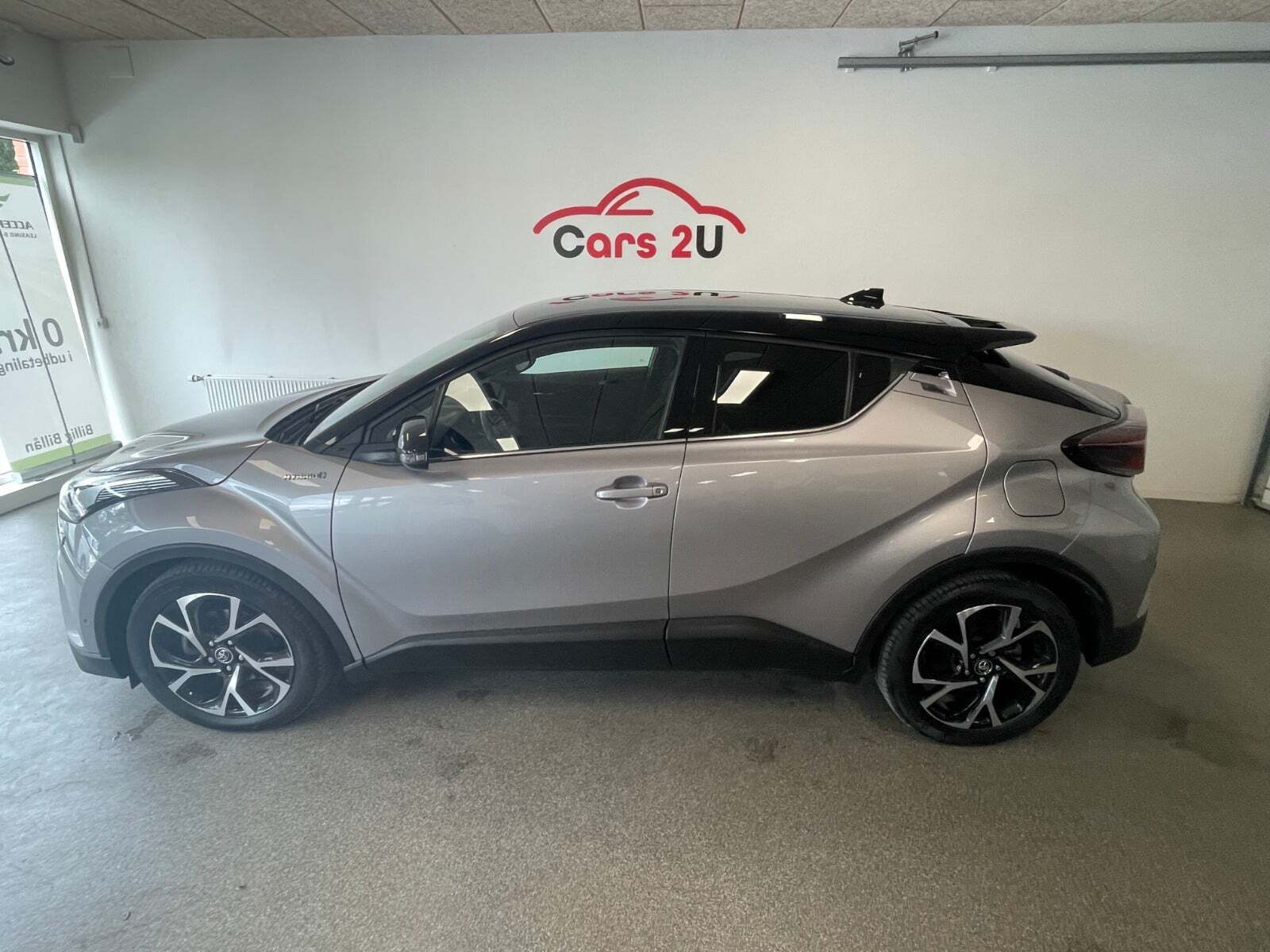 Sølv Toyota C-HR fra 2019