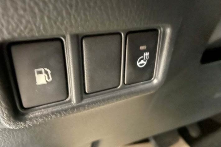 Sølv Toyota C-HR fra 2019