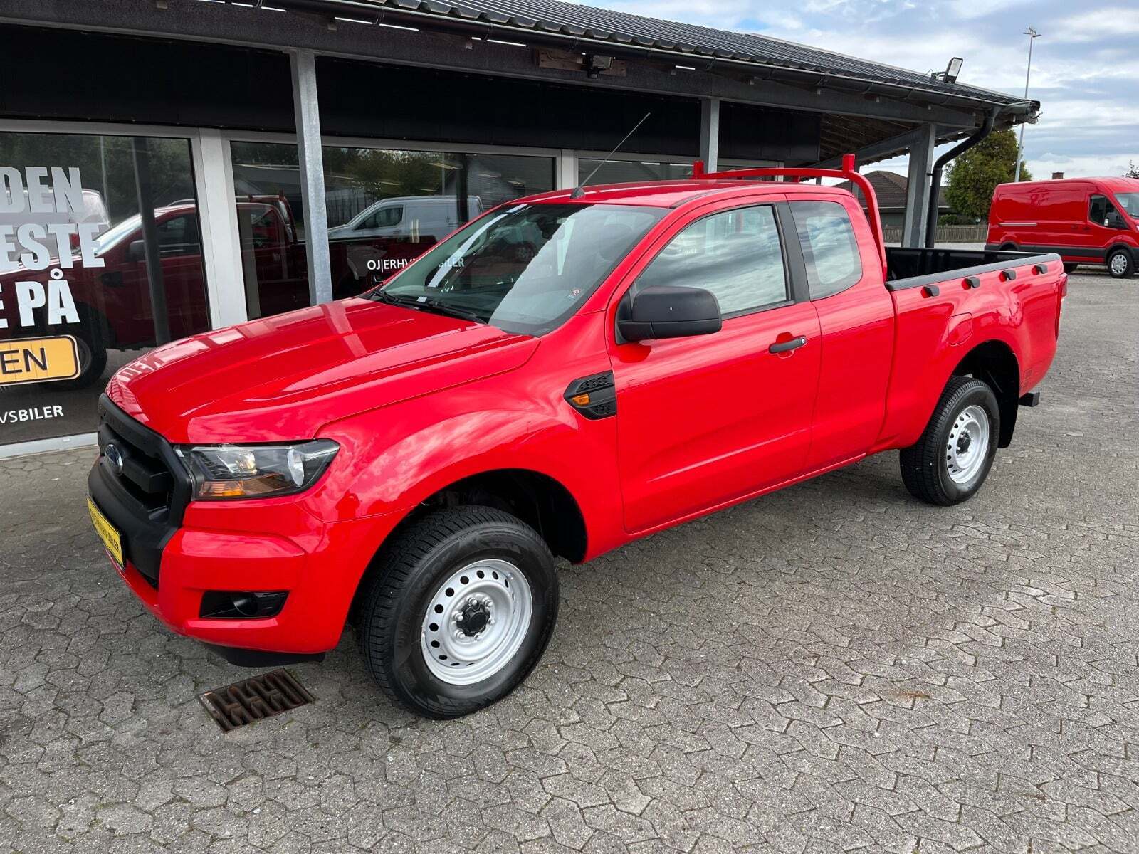 Rød Ford Ranger fra 2016