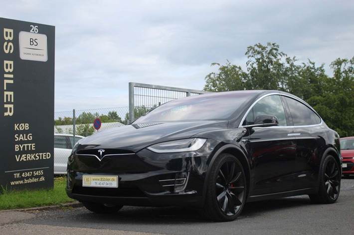 Grå Tesla Model X fra 2017