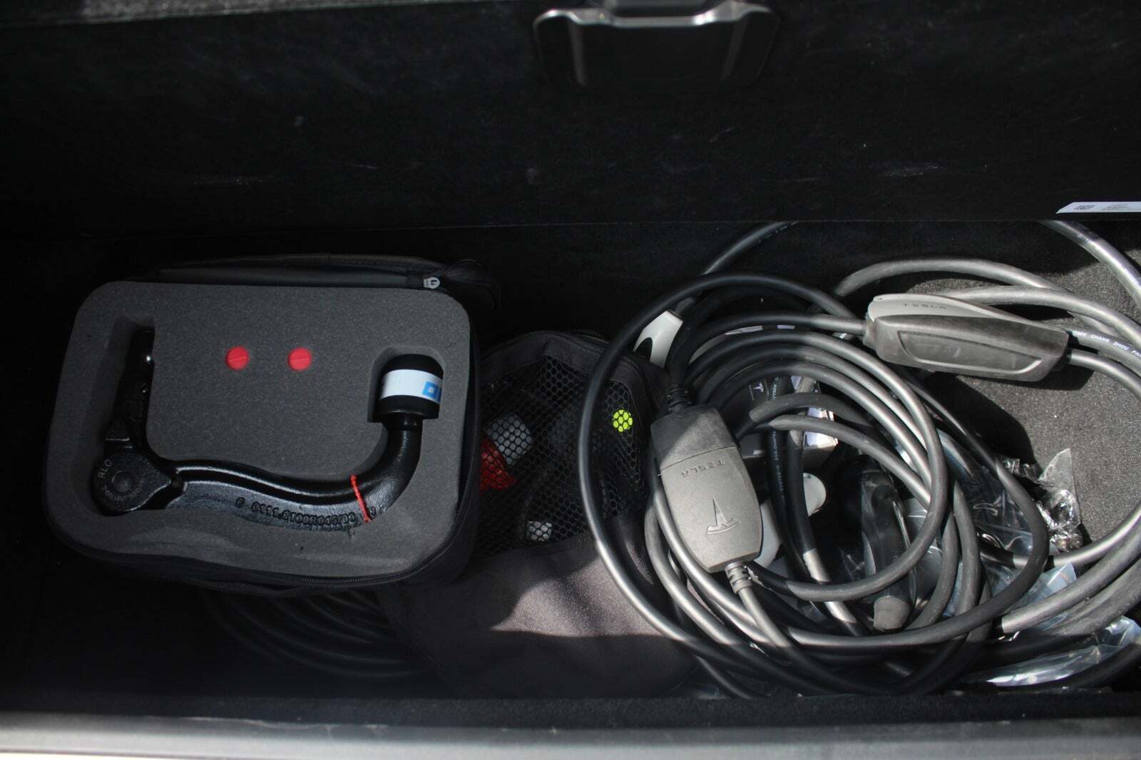 Grå Tesla Model X fra 2017