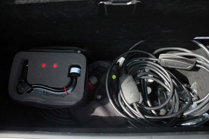 Grå Tesla Model X fra 2017