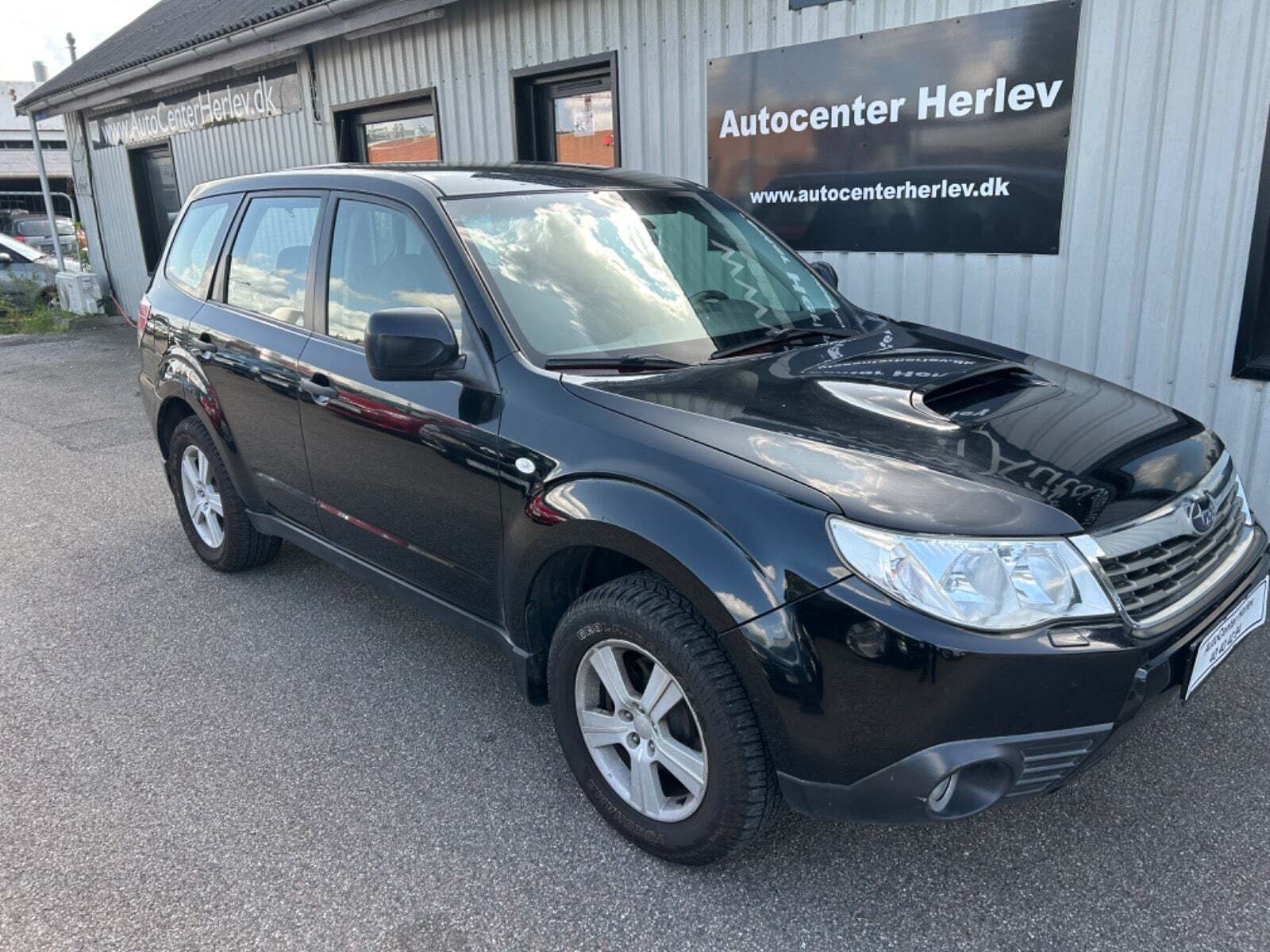 Sort Subaru Forester fra 2009