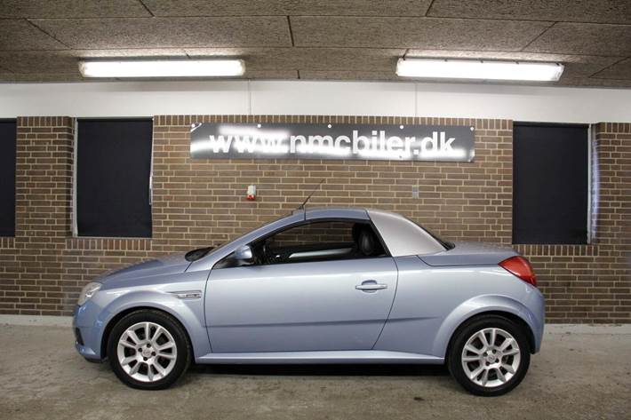 Blå Opel Tigra fra 2009