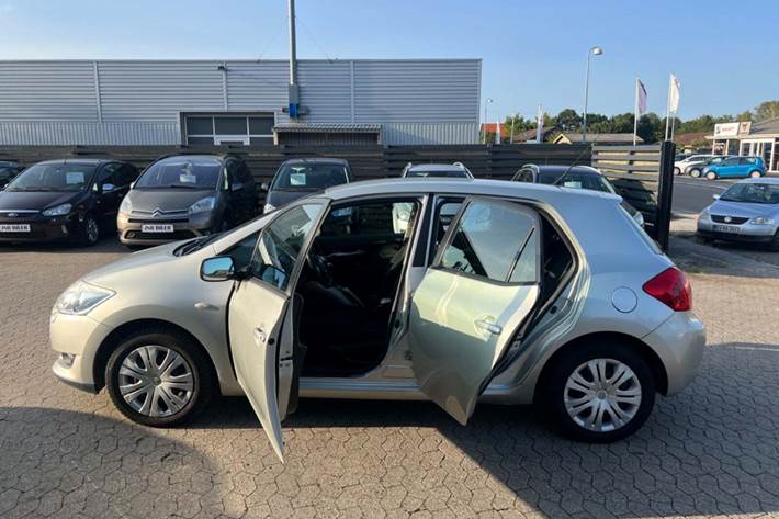 undefined Toyota Auris fra 2009