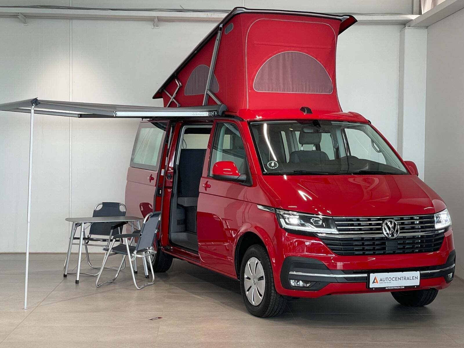 Rød VW California fra 2023
