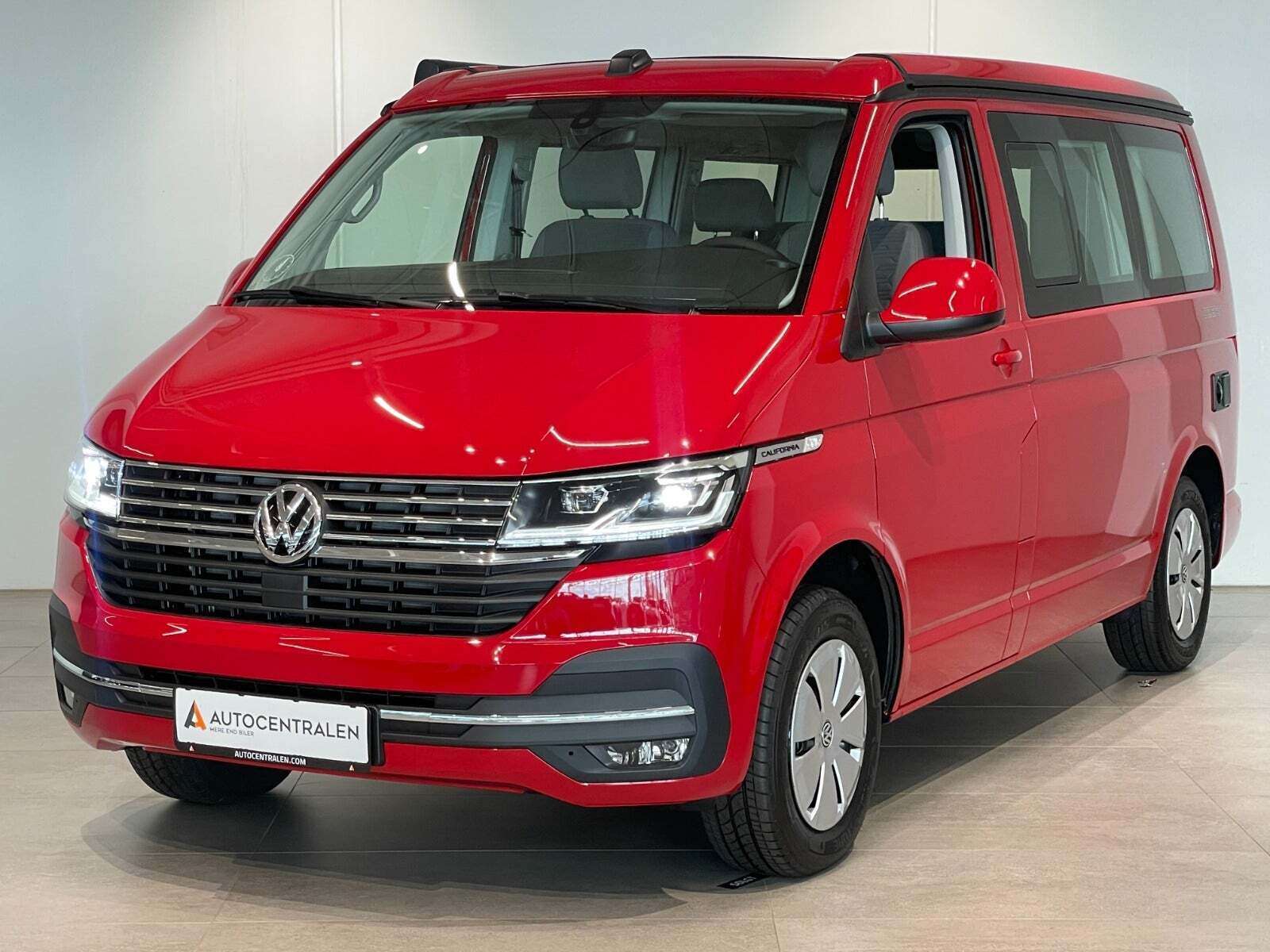 Rød VW California fra 2023