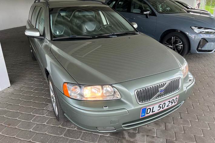 Grøn Volvo V70 fra 2007
