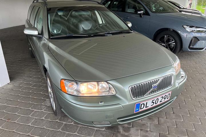 Grøn Volvo V70 fra 2007
