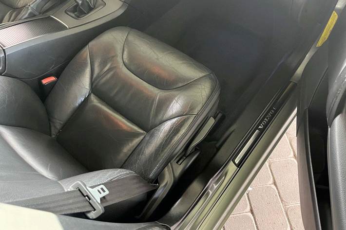 Grøn Volvo V70 fra 2007