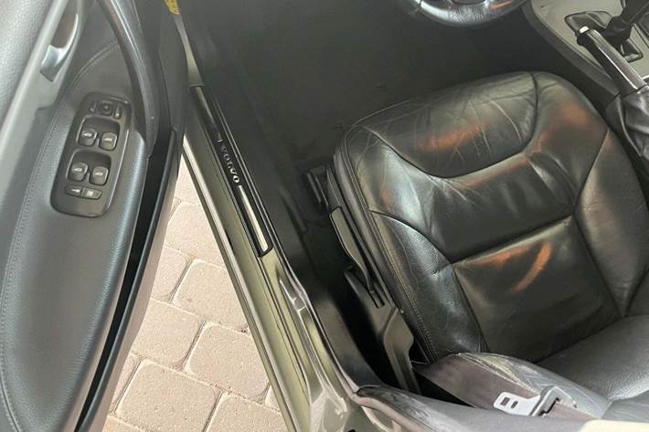 Grøn Volvo V70 fra 2007