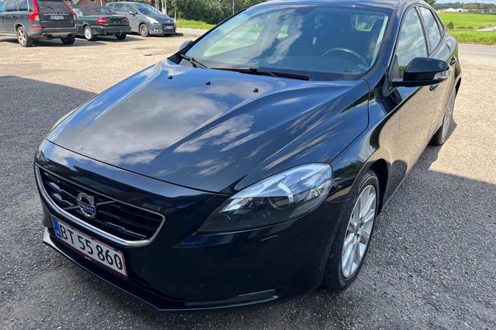 Sort Volvo V40 fra 2014