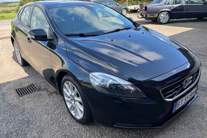 Sort Volvo V40 fra 2014