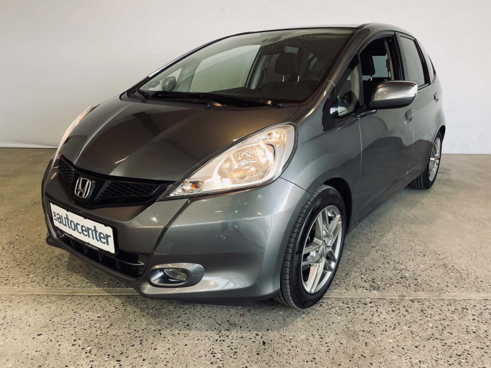 Grå Honda Jazz fra 2014