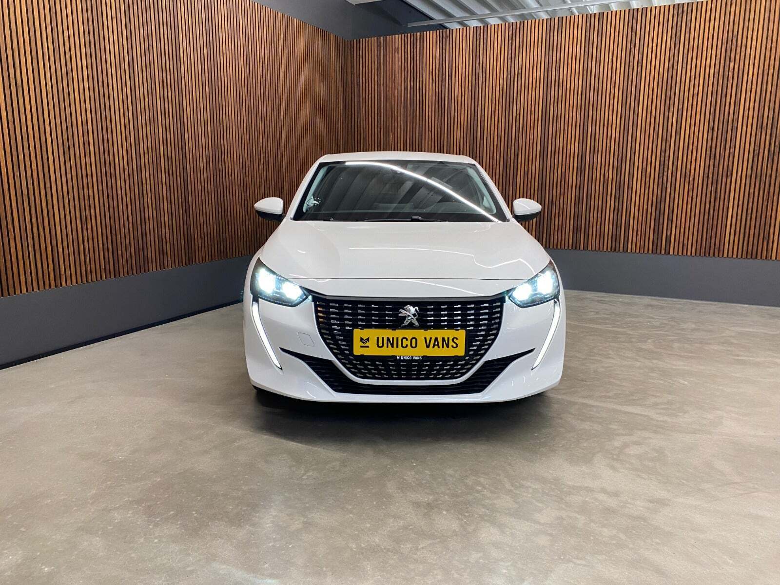 Hvid Peugeot 208 fra 2021