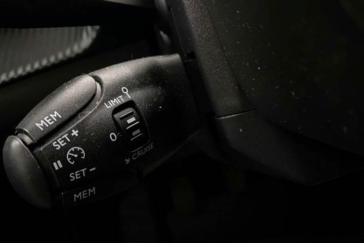 Hvid Peugeot 208 fra 2021