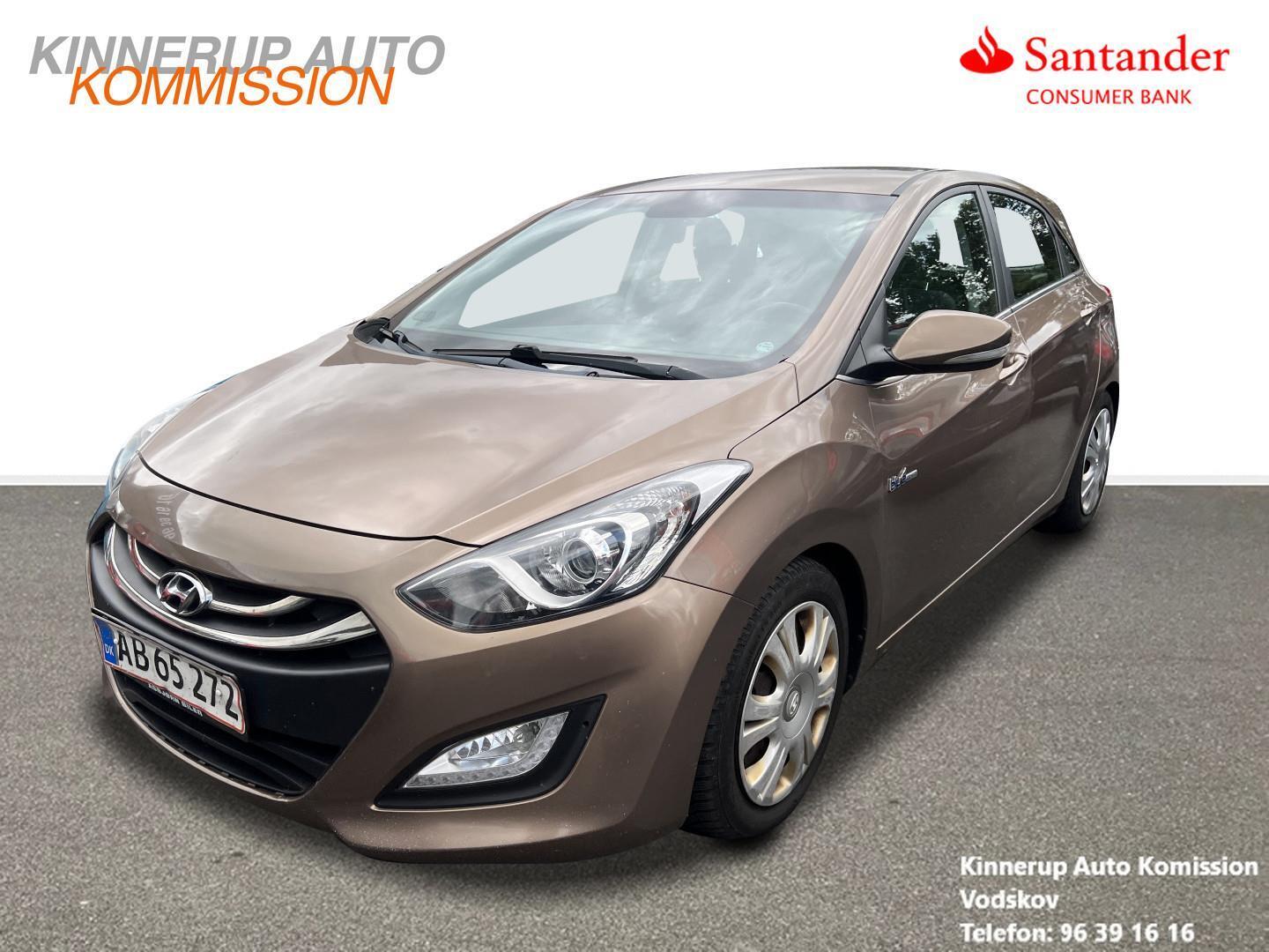 Beige Hyundai i30 fra 2012