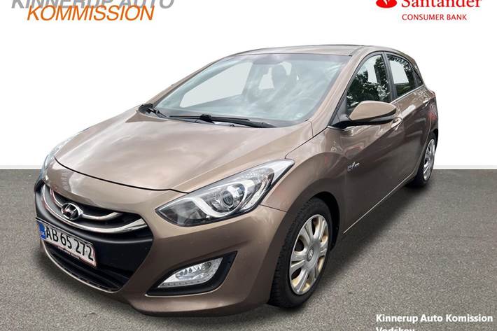 Beige Hyundai i30 fra 2012